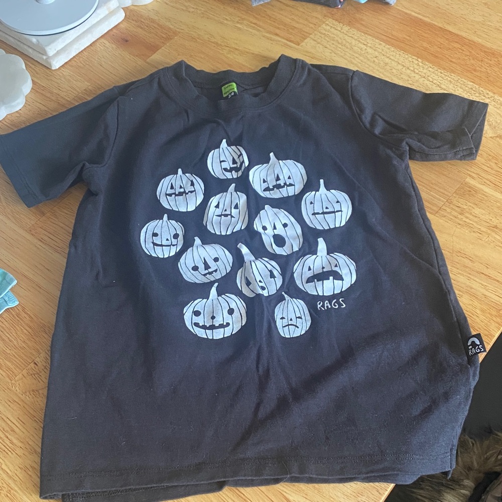 Rags to Raches Black Tee with Pumpkin Faces